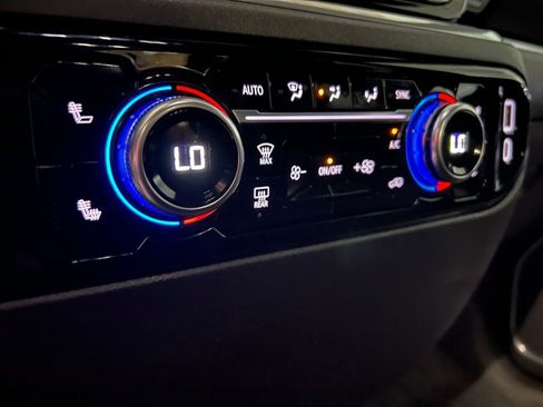 Used 2024 GMC Sierra 1500 Elevation image 23