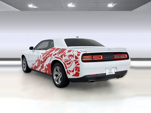 Used 2021 Dodge Challenger SXT image 3