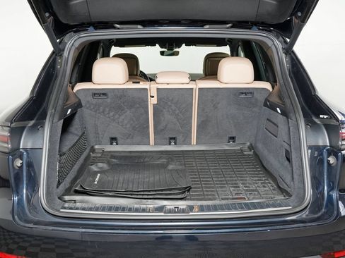 Certified 2023 Porsche Cayenne w/ Premium Package AWD/4WD image 40