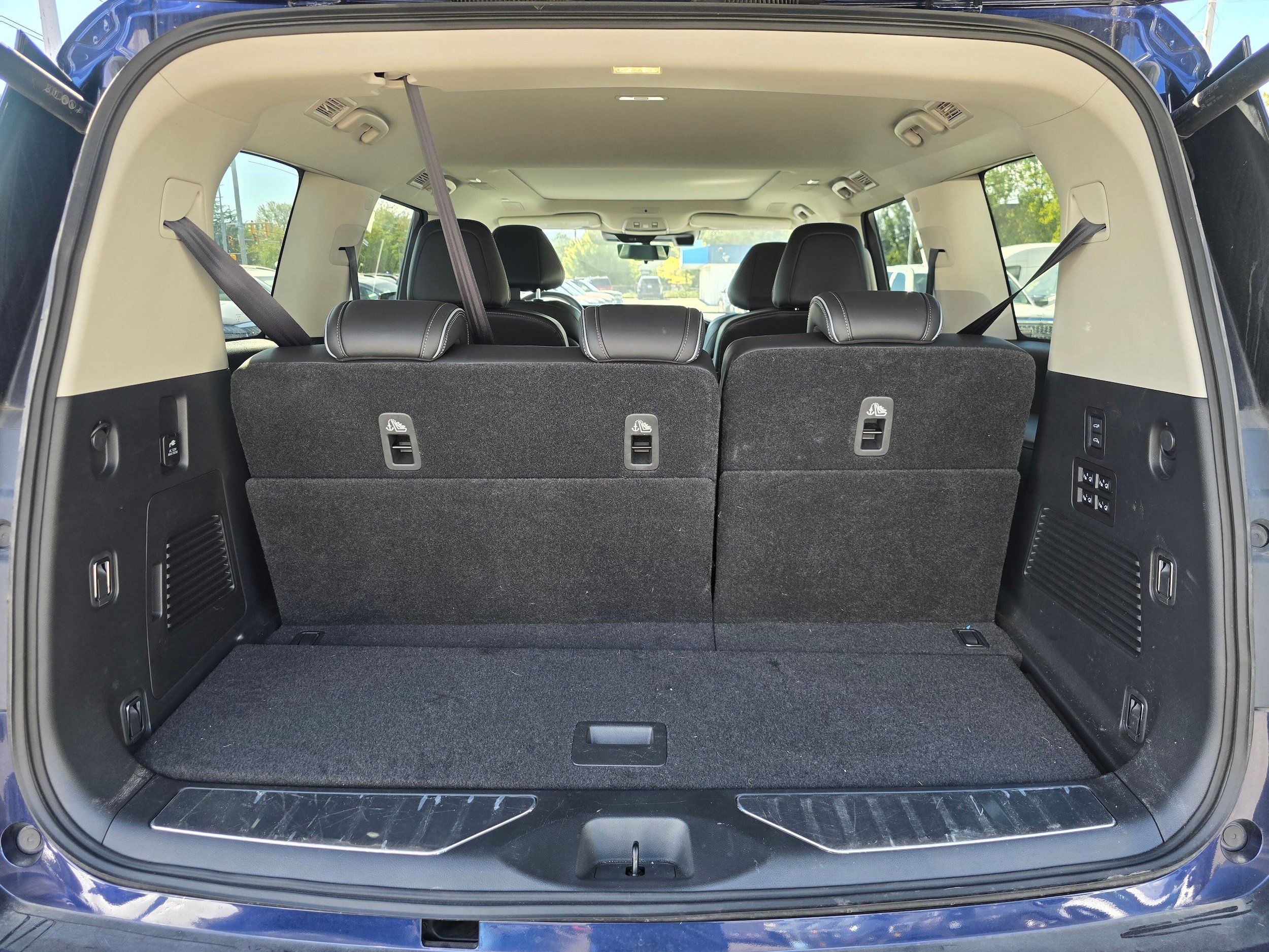 Used 2025 INFINITI QX80 Sensory AWD/4WD image 5