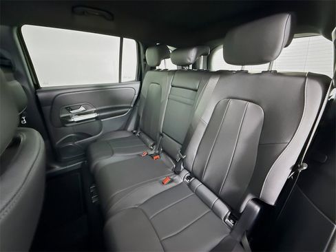 Used 2025 Mercedes-Benz GLB 250 4MATIC image 22