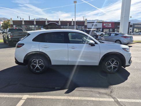 Certified 2024 Honda HR-V EX-L image 2
