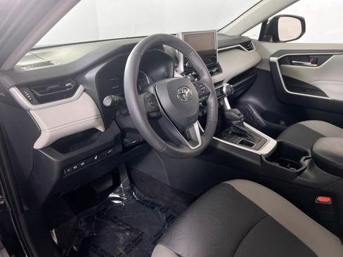 Used 2024 Toyota RAV4 XLE w/ Convenience Package image 9