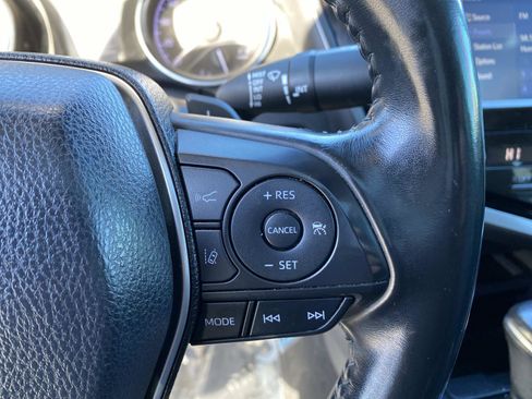 Used 2018 Toyota Camry SE w/ Moonroof Package image 16