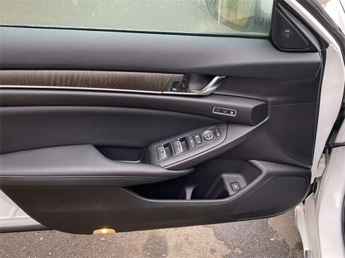 Used 2022 Honda Accord Touring image 12
