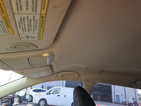 Used 2015 Nissan Rogue S FWD image 11