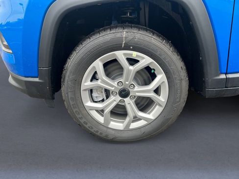 New 2026 Jeep Compass Latitude image 9