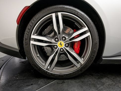 Used 2019 Ferrari Portofino RWD image 46