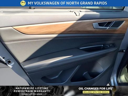 New 2026 Volkswagen Atlas SE image 8