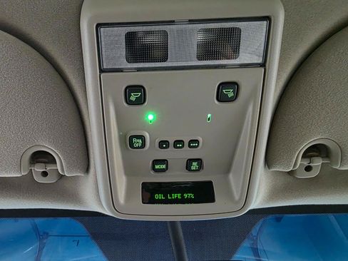 Used 2005 Lincoln Town Car Signature RWD image 31