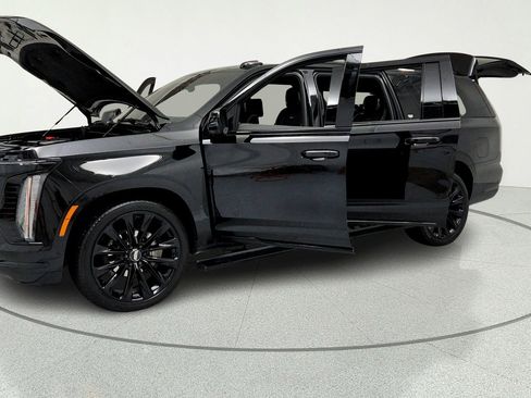 Certified 2026 Cadillac Escalade ESV Platinum Sport AWD/4WD image 9