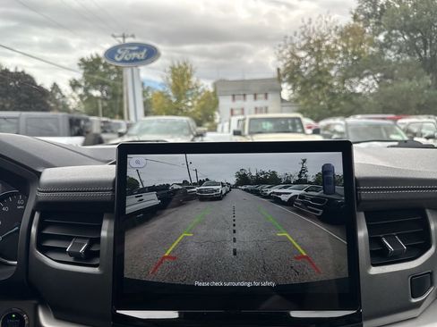 Used 2024 Ford Expedition XLT image 27