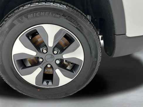 Used 2023 Jeep Grand Cherokee 4WD 4xe image 8
