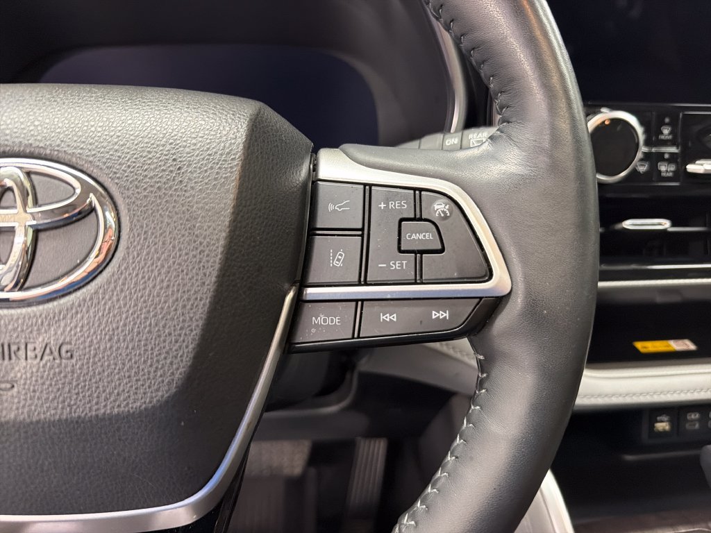 Used 2024 Toyota Highlander Platinum AWD/4WD image 22