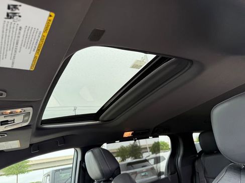 Used 2022 Toyota Sienna XLE Woodland Edition AWD/4WD image 27