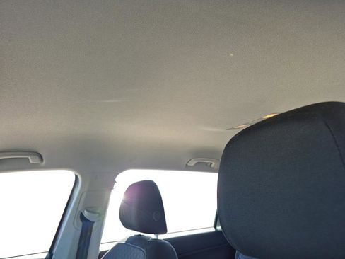 Used 2021 Volkswagen Tiguan S image 17