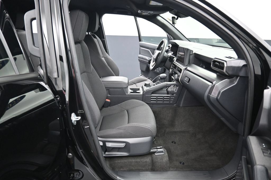 Used 2025 Toyota 4Runner SR5 AWD/4WD image 31
