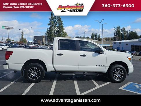 Used 2022 Nissan Titan SV w/ Accessory Utility Package image 7