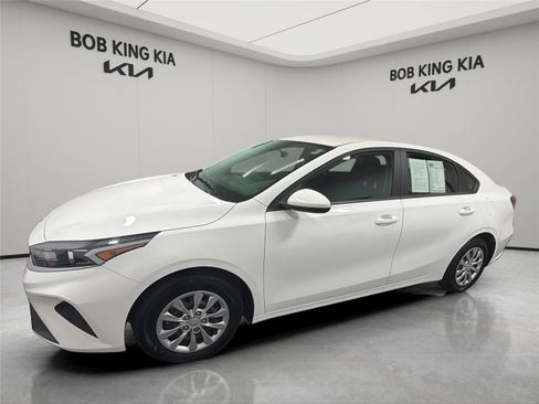 Used 2024 Kia Forte LX FWD image 1