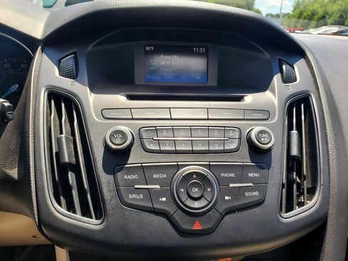 Used 2017 Ford Focus SE FWD image 19