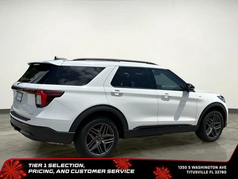 Used 2025 Ford Explorer ST-Line w/ ST-Line Street Pack AWD/4WD image 9