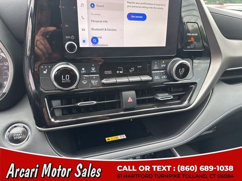 Used 2023 Toyota Highlander XLE AWD/4WD image 20
