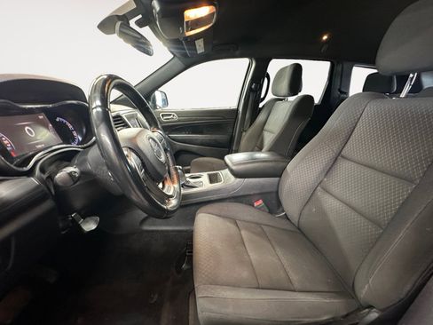 Used 2019 Jeep Grand Cherokee Laredo RWD image 23