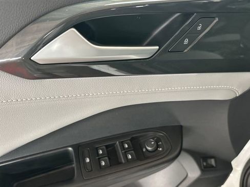 Used 2023 Volkswagen Taos SEL image 13