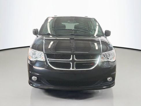 Used 2019 Dodge Grand Caravan SXT FWD image 2