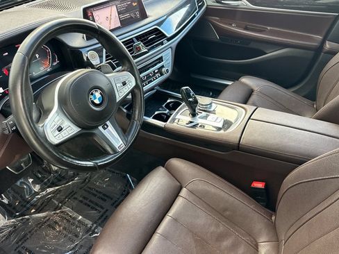 Used 2020 BMW 740i w/ M Sport Package RWD image 9