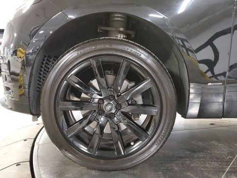 Used 2019 Land Rover Range Rover Velar R-Dynamic SE image 31