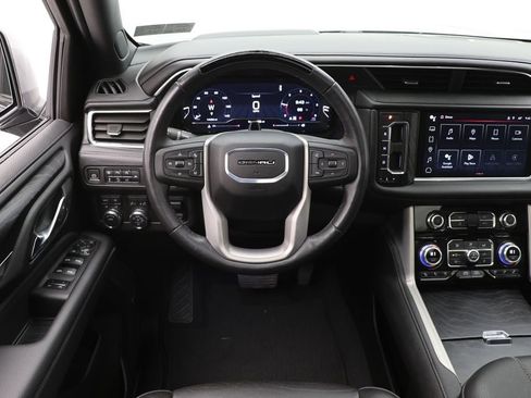 Used 2024 GMC Yukon XL Denali image 15