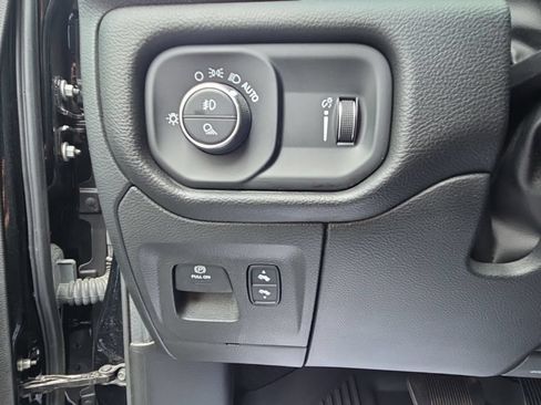 Used 2023 RAM 1500 Big Horn AWD/4WD image 30