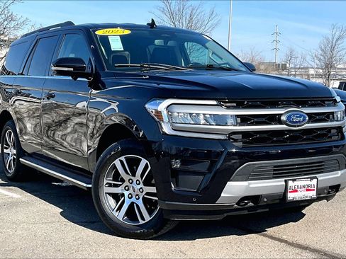 Used 2023 Ford Expedition XLT image 2