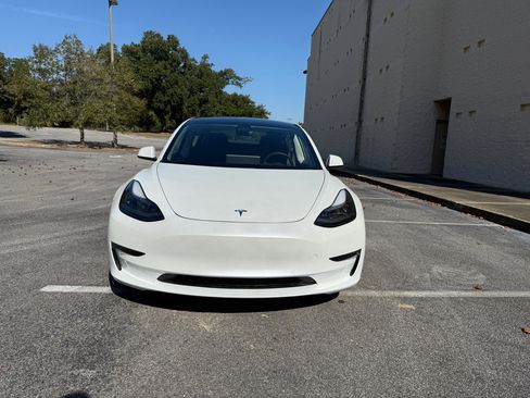Used 2021 Tesla Model 3 Standard Range Plus image 3