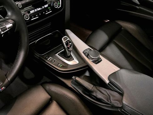 Used 2018 BMW 330i xDrive Sedan w/ M Sport Package AWD/4WD image 16