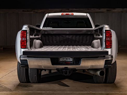 Used 2015 Chevrolet Silverado 3500 LT w/ LT Convenience Package image 8