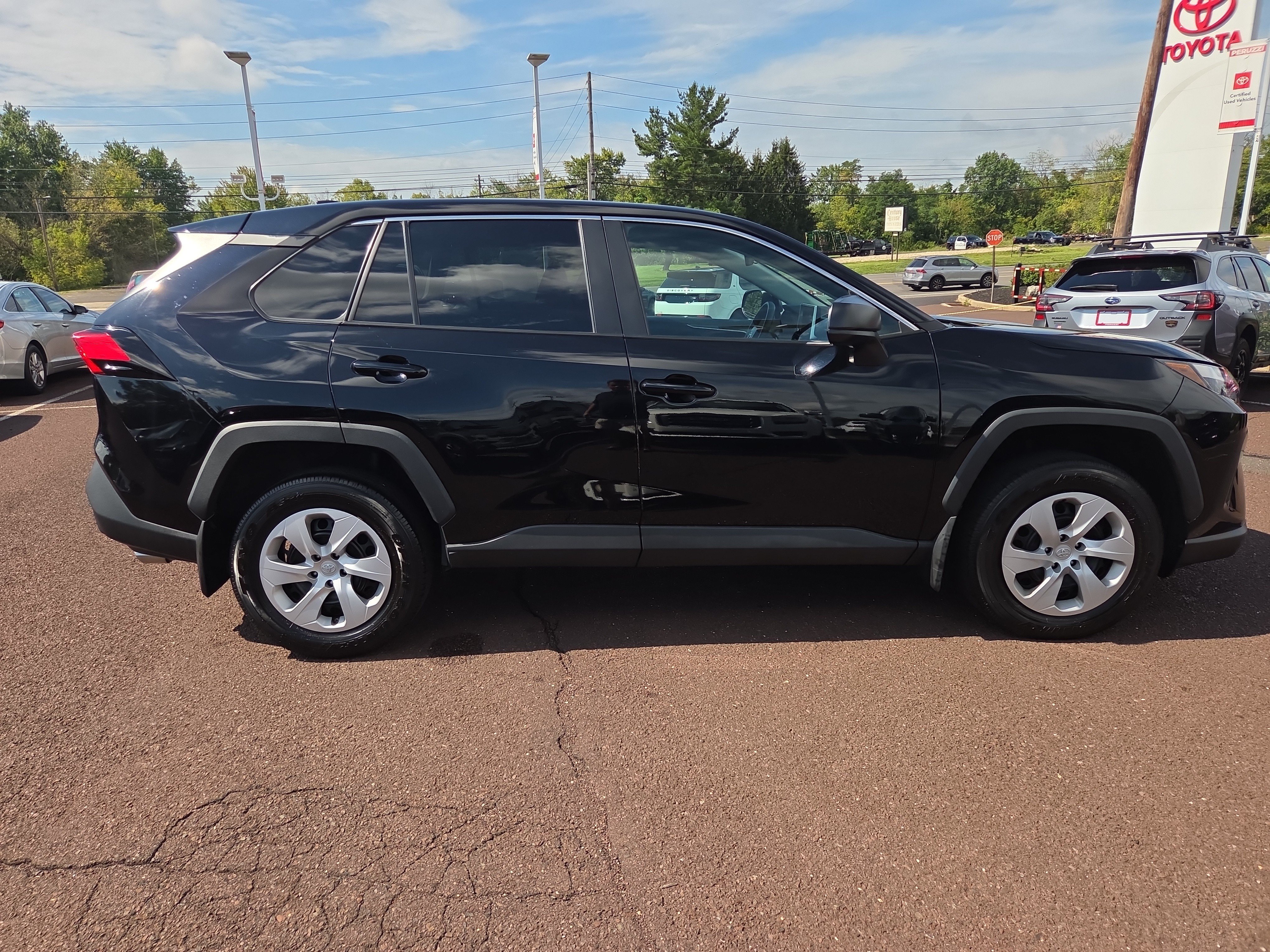 Certified 2023 Toyota RAV4 LE AWD/4WD image 2