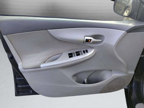 Used 2010 Toyota Corolla LE image 8