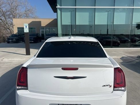 Used 2022 Chrysler 300 S w/ Comfort Group image 8