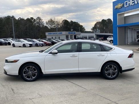 Used 2023 Honda Accord EX image 2