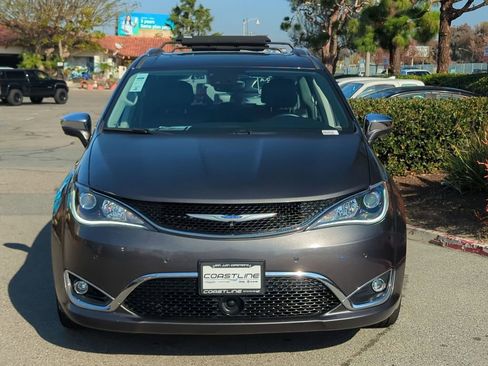 Certified 2019 Chrysler Pacifica Limited w/ Tire & Wheel Group image 2