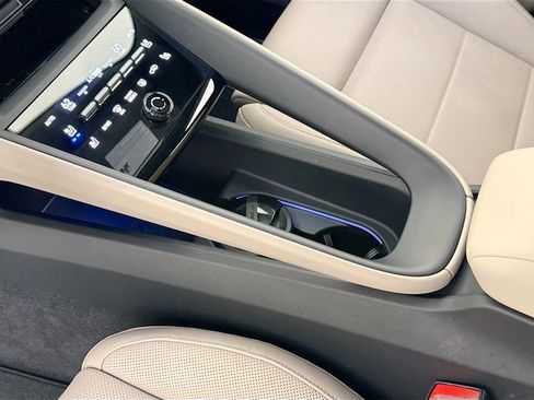 Certified 2025 Porsche Macan Electric RWD image 21