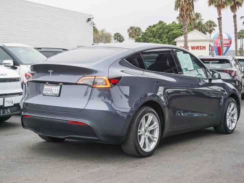 Used 2023 Tesla Model Y Long Range AWD/4WD image 7