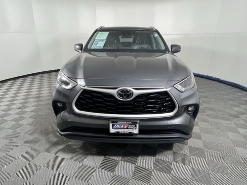 Used 2023 Toyota Highlander XLE image 9