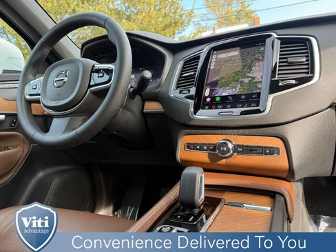 Certified 2023 Volvo XC90 B6 Plus image 32