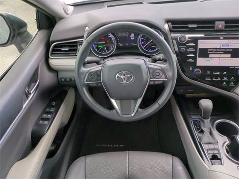 Used 2020 Toyota Camry XLE image 17