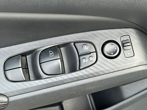 Used 2025 Nissan Altima 2.5 SV FWD image 12