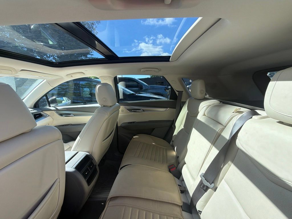 Used 2018 Cadillac XT5 Luxury w/ Driver Awareness Package FWD image 12