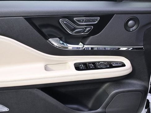 New 2026 Lincoln Corsair Reserve image 22